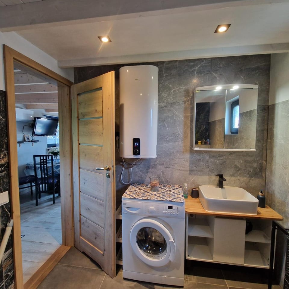 Bathroom, washing machine