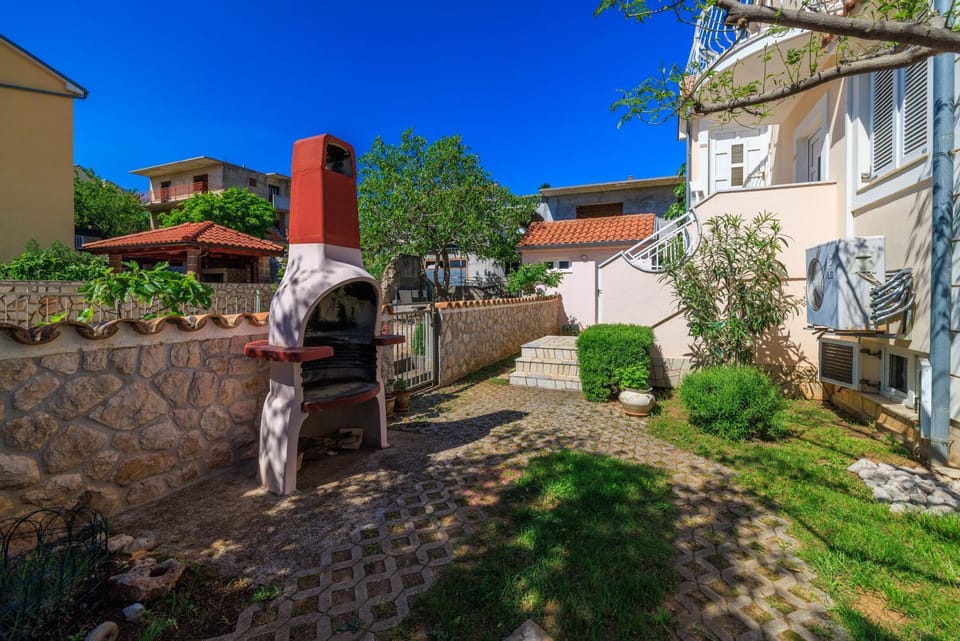 Patio, BBQ facilities