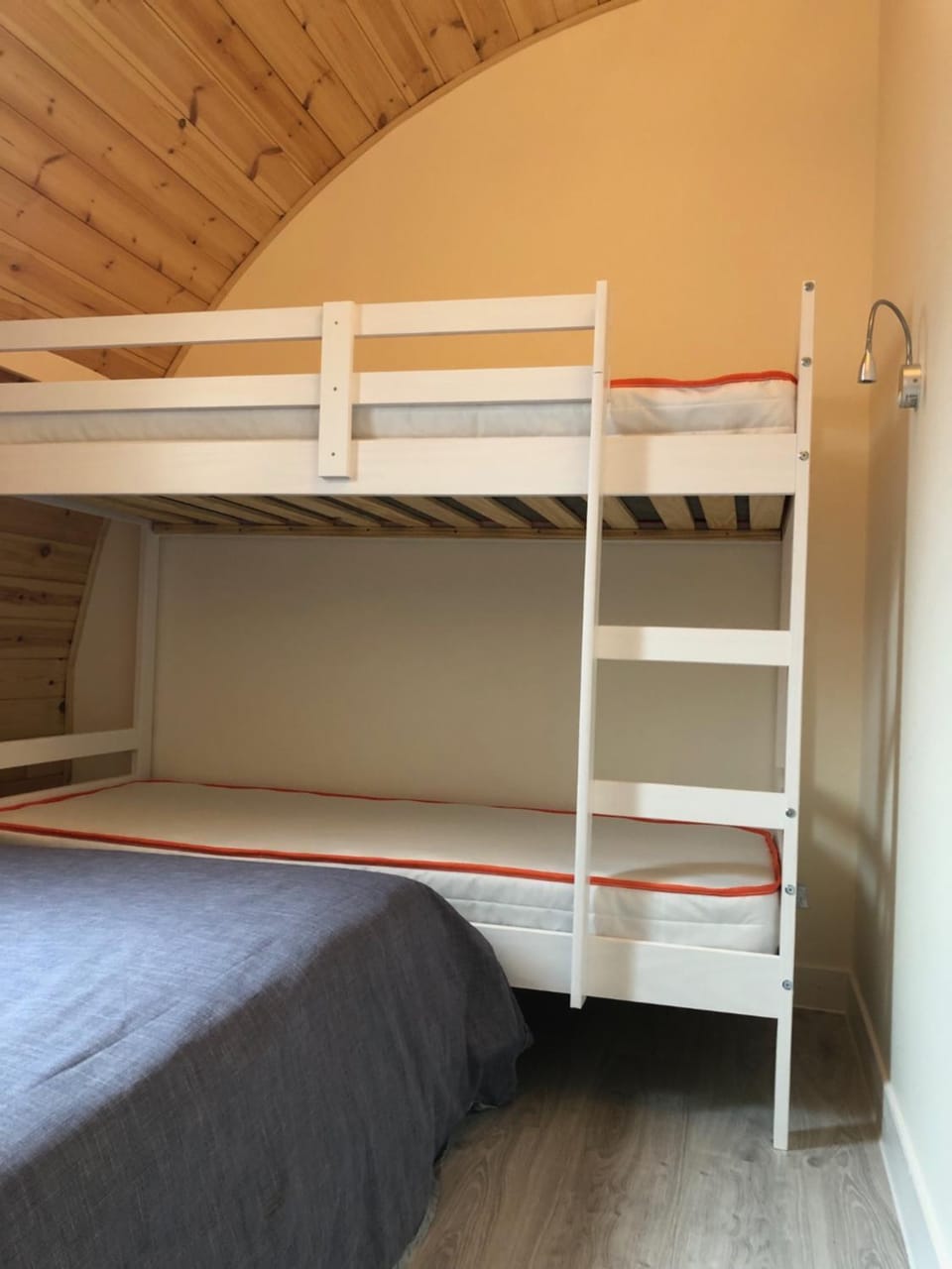 Bedroom, bunk bed