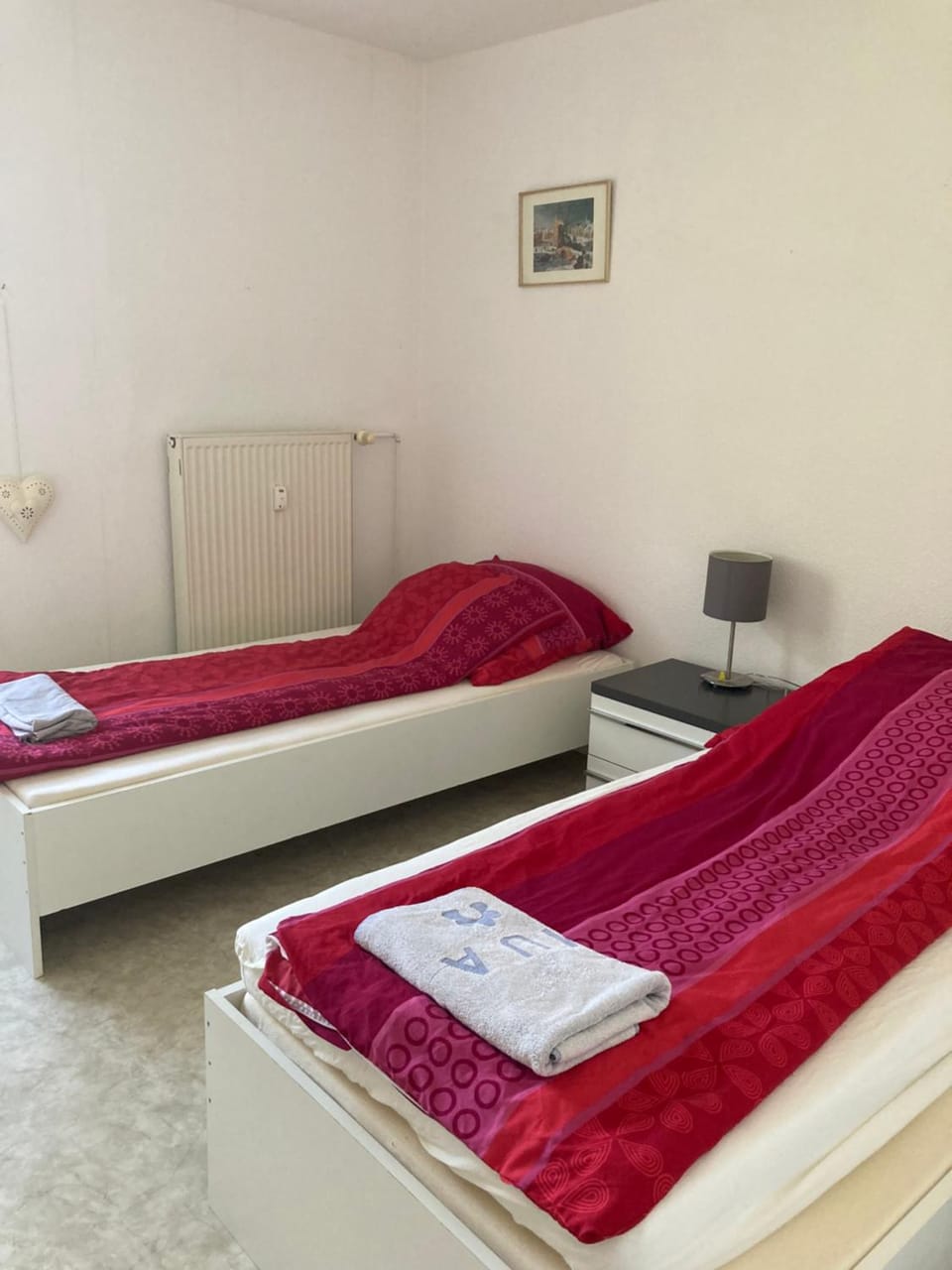 Self check in ganzes Apartment 40 m zwei Schlafzimmer Wlan Parkplatz eigenes Badezimmer mit Badewanne Kochecke Einfamilienhaus Apartment in Oberhausen