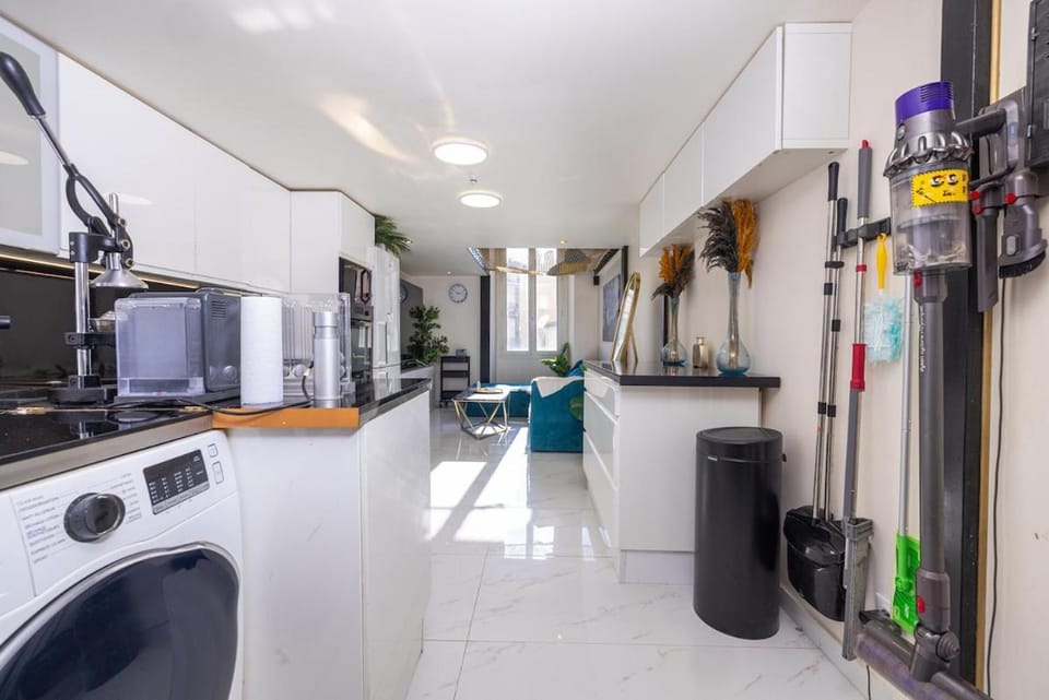Kitchen or kitchenette, dishwasher, oven, washing machine, dryer