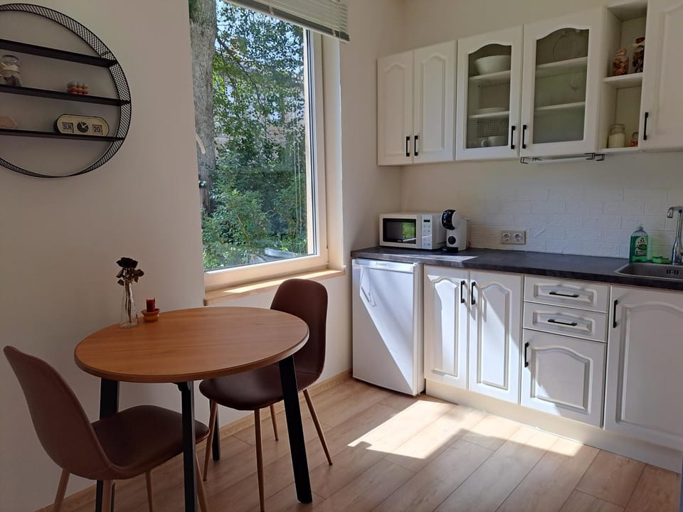 Dining area, kitchen