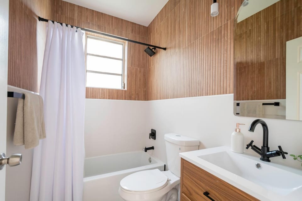 Shower, Toilet, Bathroom, Bath
