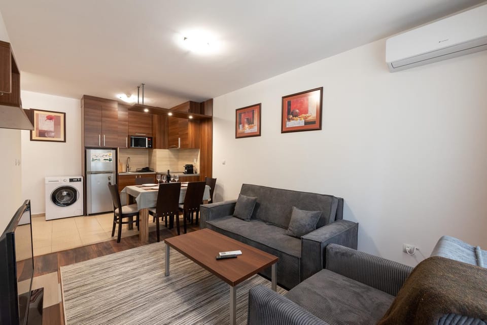 Kitchen or kitchenette, Living room, Seating area, air conditioner