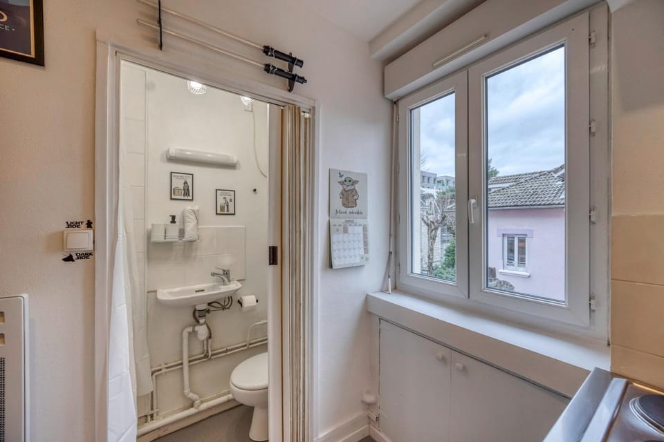 Shower, Toilet, Bathroom, Bath