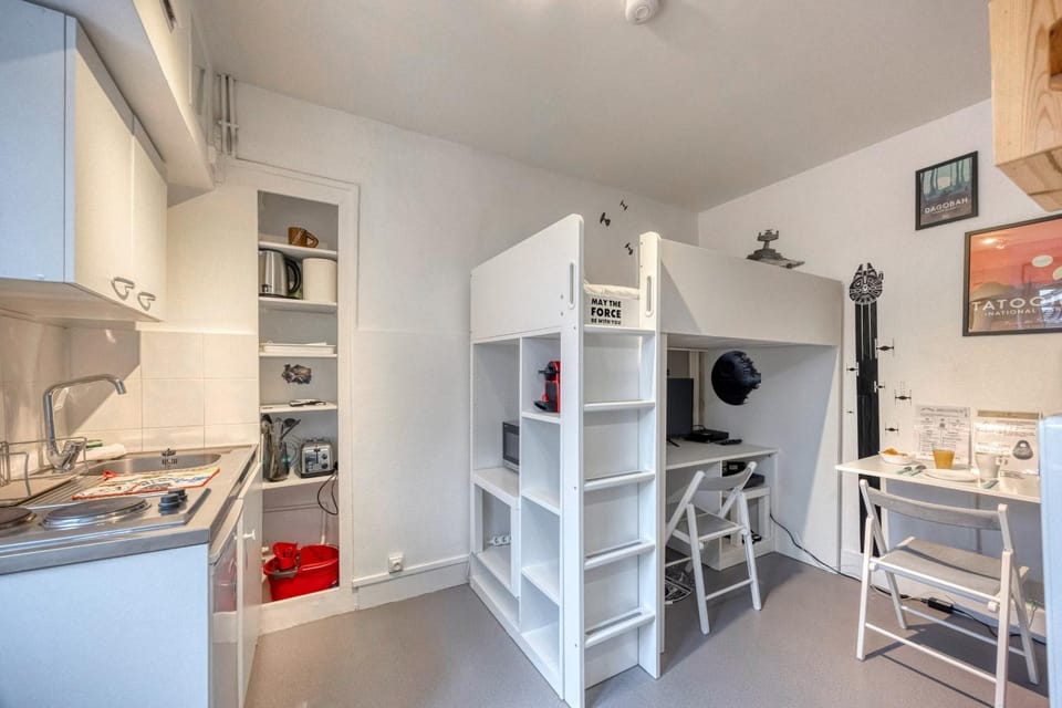 Kitchen or kitchenette, Dining area, minibar, oven, pet friendly, stove