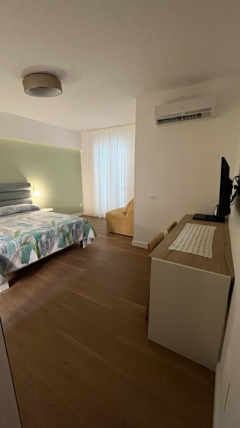 TV and multimedia, Photo of the whole room