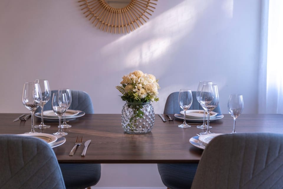 Seating area, Dining area
