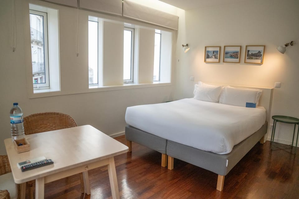 Bed, Living room, Bedroom