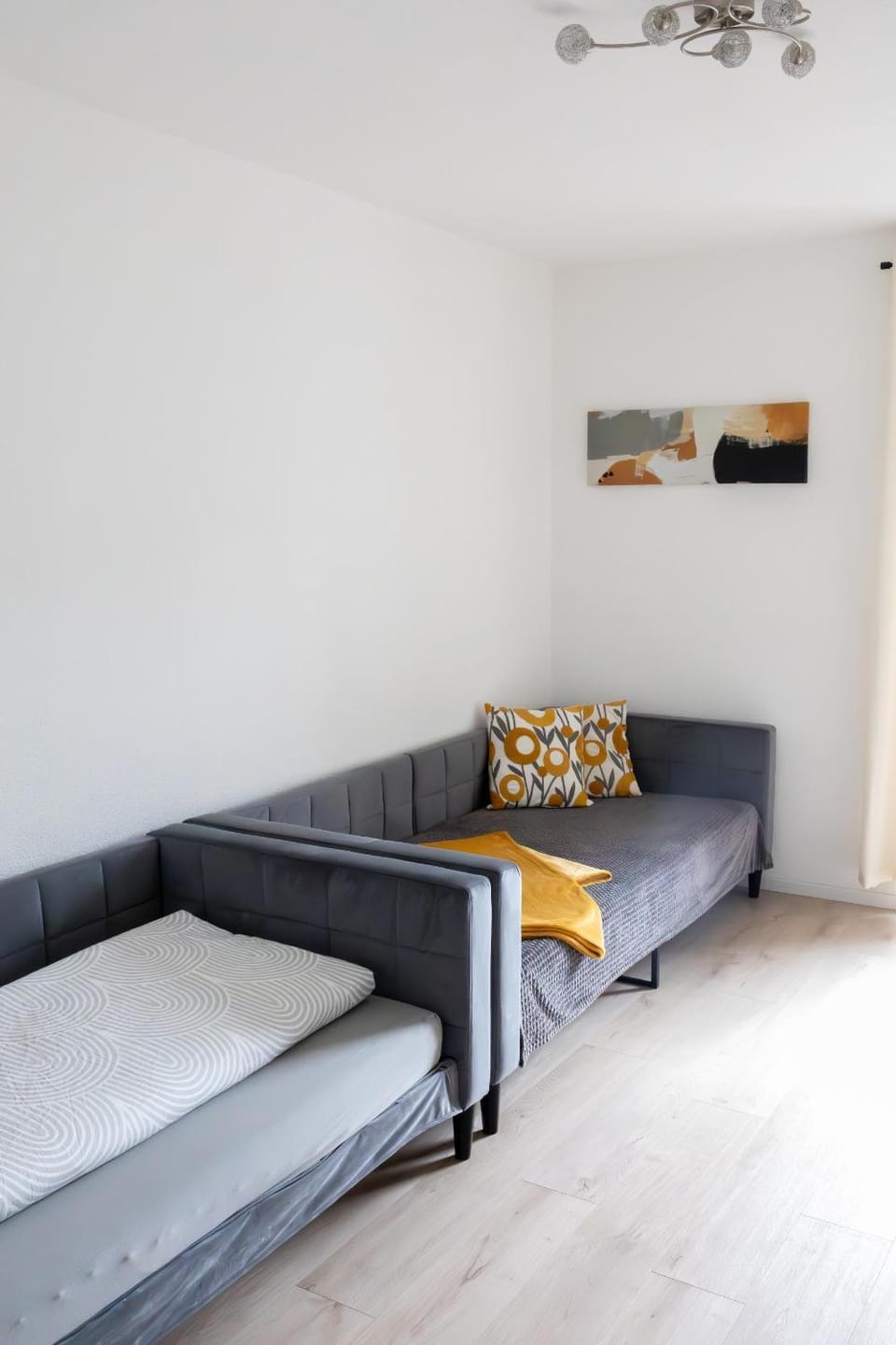 Bed, Living room, Photo of the whole room, Seating area, Bedroom