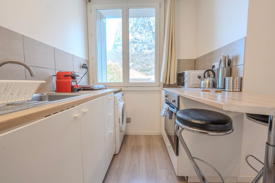 Coffee/tea facilities, Kitchen or kitchenette, Dining area, minibar, stove, toaster