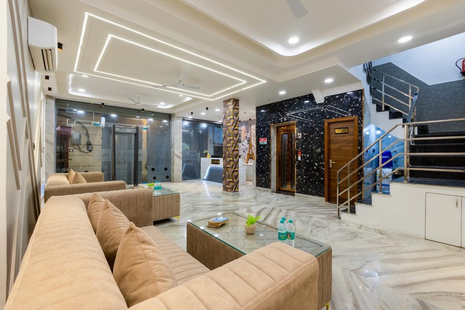 Living room, Lobby or reception, Seating area, elevator