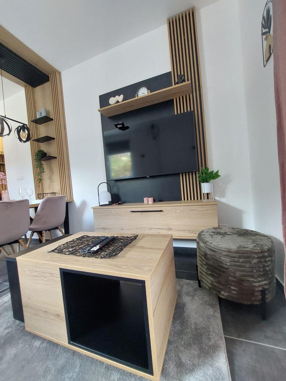 TV and multimedia, Living room, Seating area