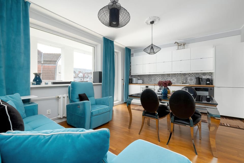 Kitchen or kitchenette, Seating area