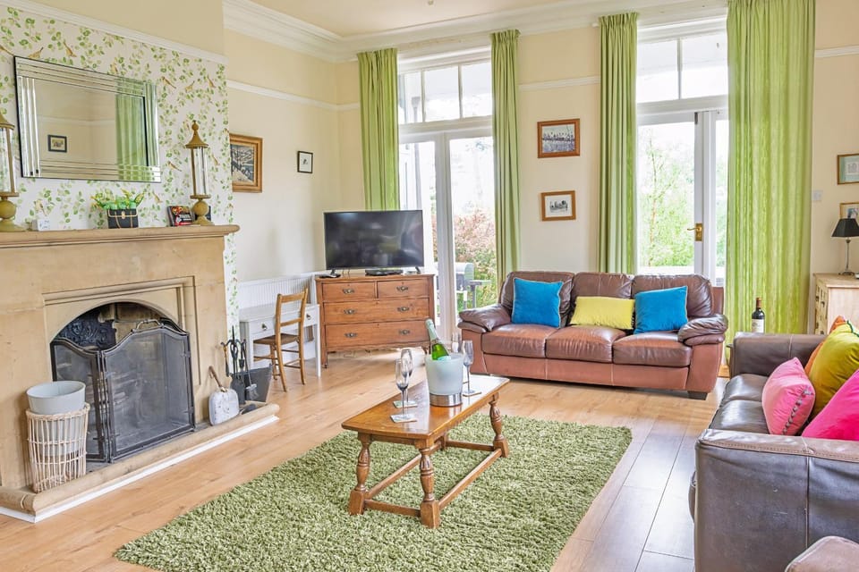 Communal lounge/ TV room, TV and multimedia, Living room, Seating area