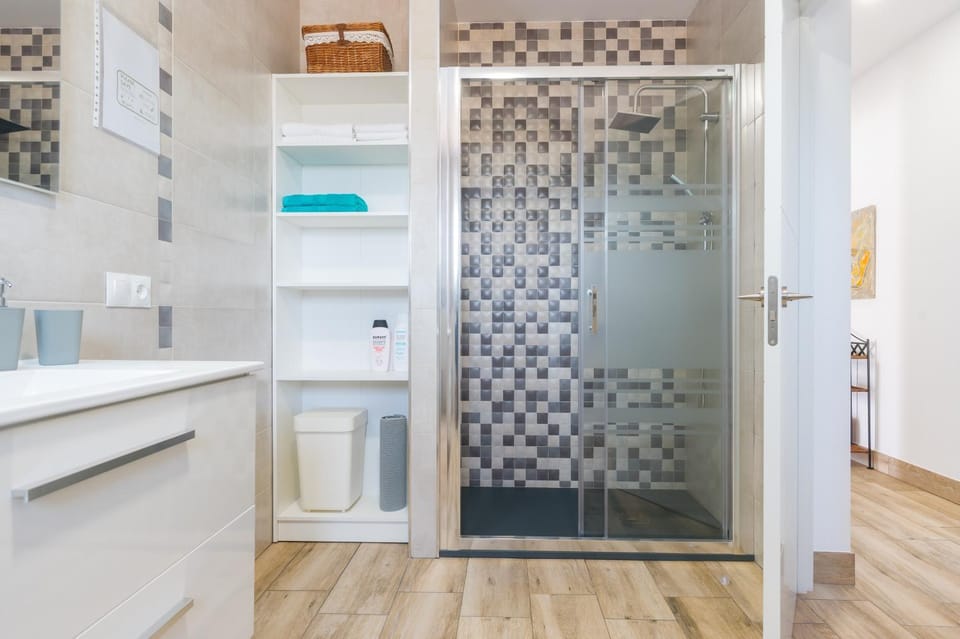 Bathroom, Living room