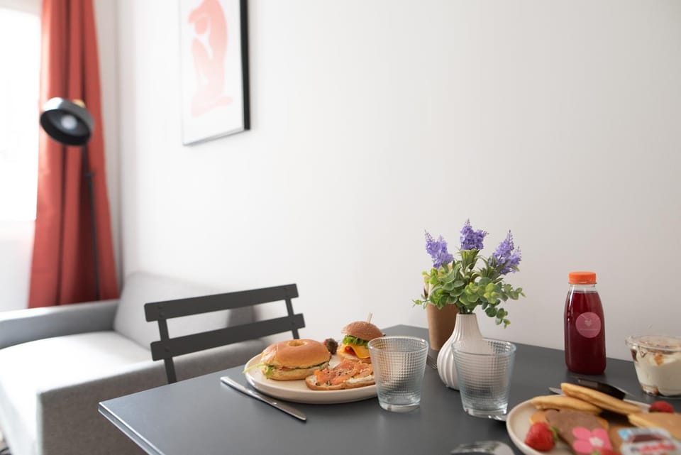 Seating area, Dining area