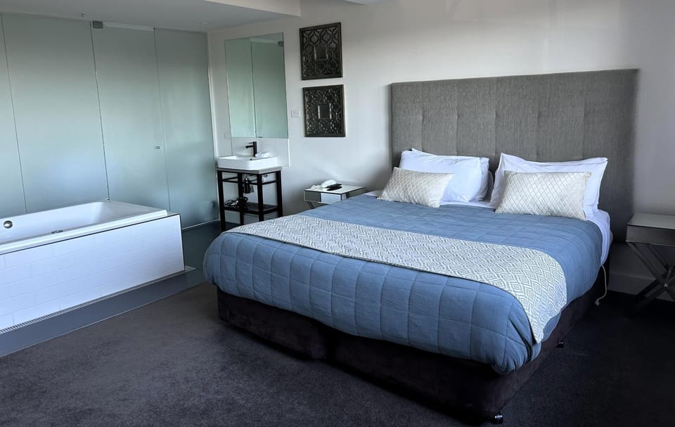 Bed, Bedroom, Bath