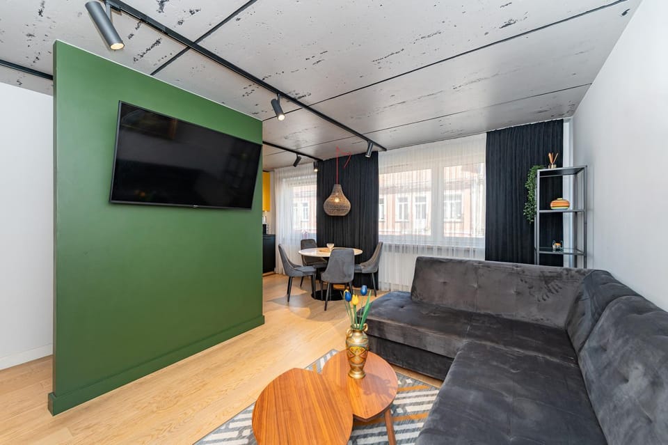 Communal lounge/ TV room, TV and multimedia, Living room, Seating area, Evening entertainment