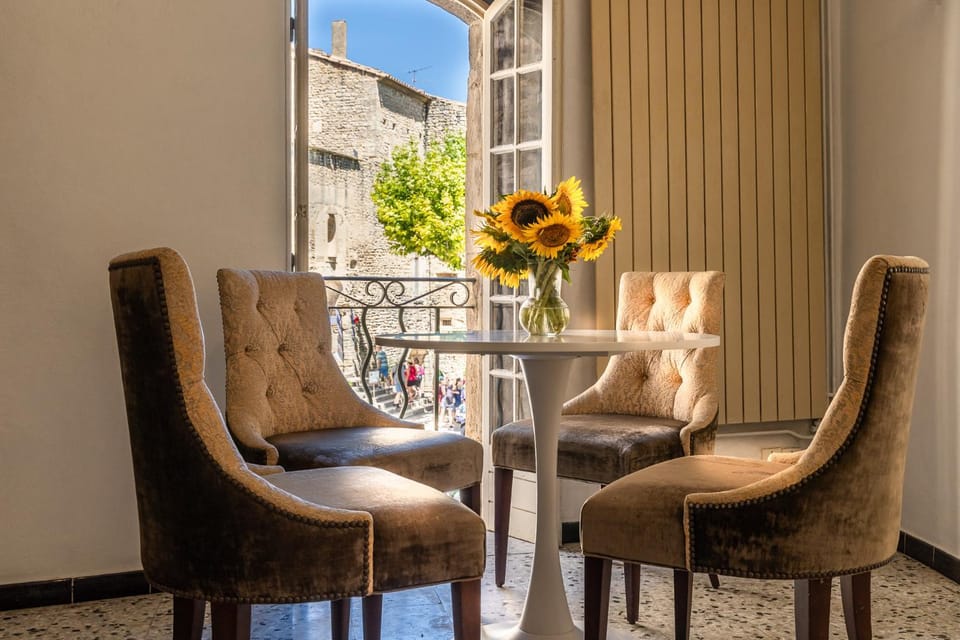 View (from property/room), Seating area, Dining area