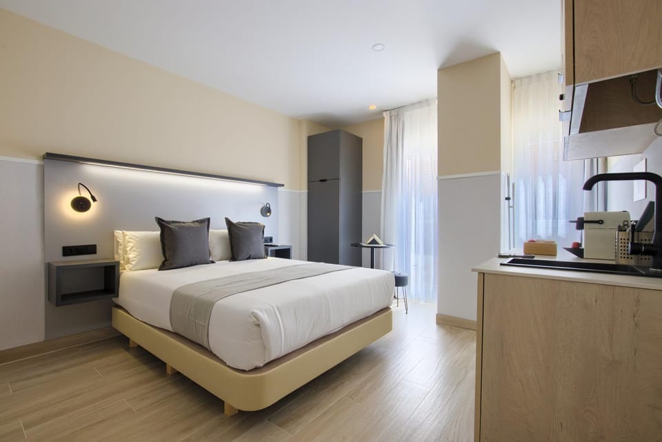 Bed, Kitchen or kitchenette, Photo of the whole room