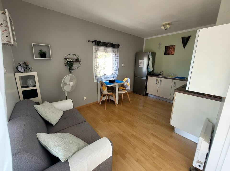 Kitchen or kitchenette, Living room