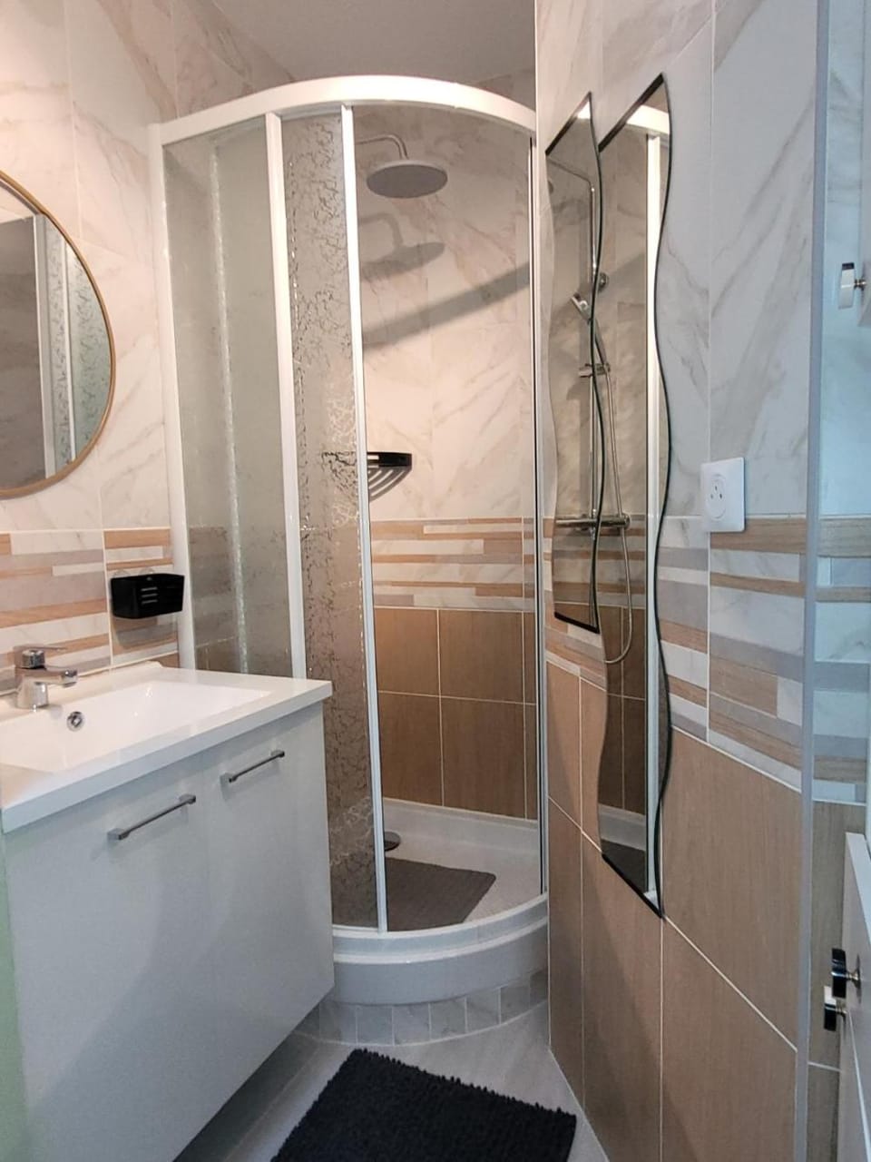 Shower, Bathroom, towels