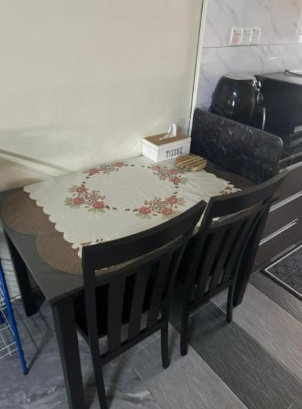 Kitchen or kitchenette, Seating area, Dining area