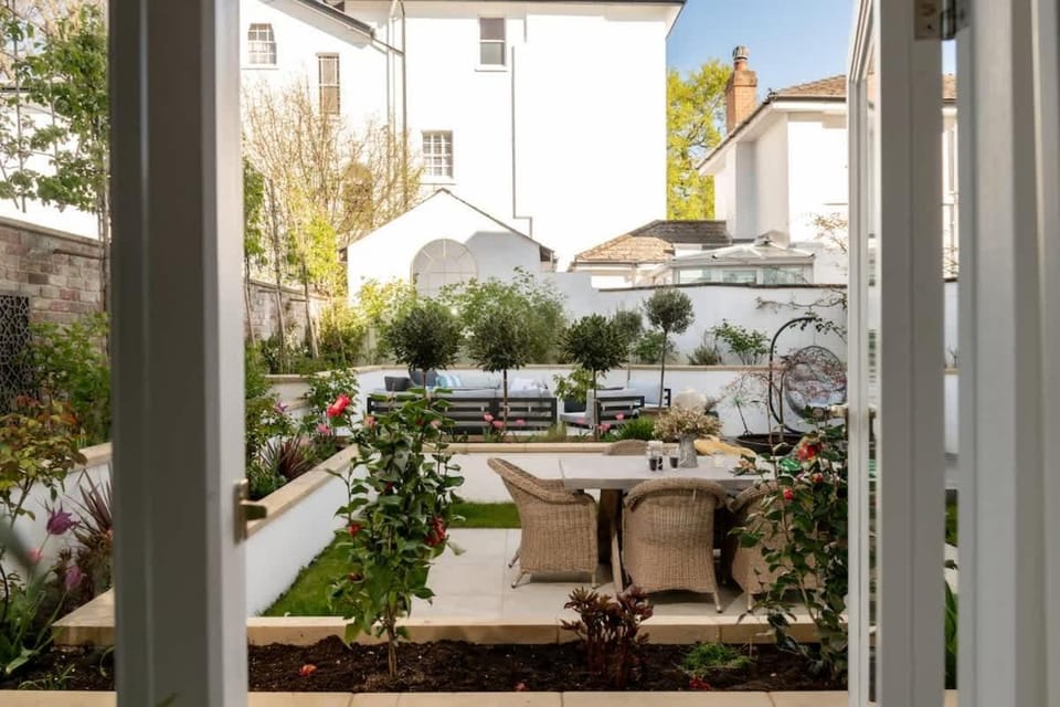 The Atelier A Stylish Cheltenham Hideaway for 4 Apartment in Cheltenham