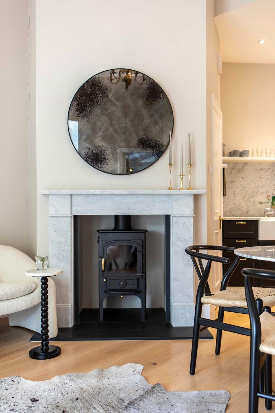 Dining area, fireplace