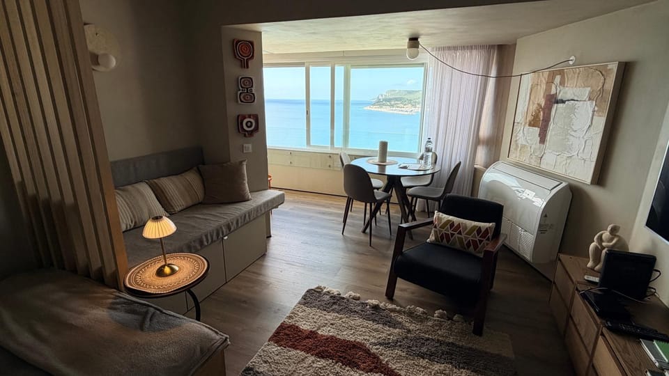 Natural landscape, Living room, Seating area, Dining area, Sea view
