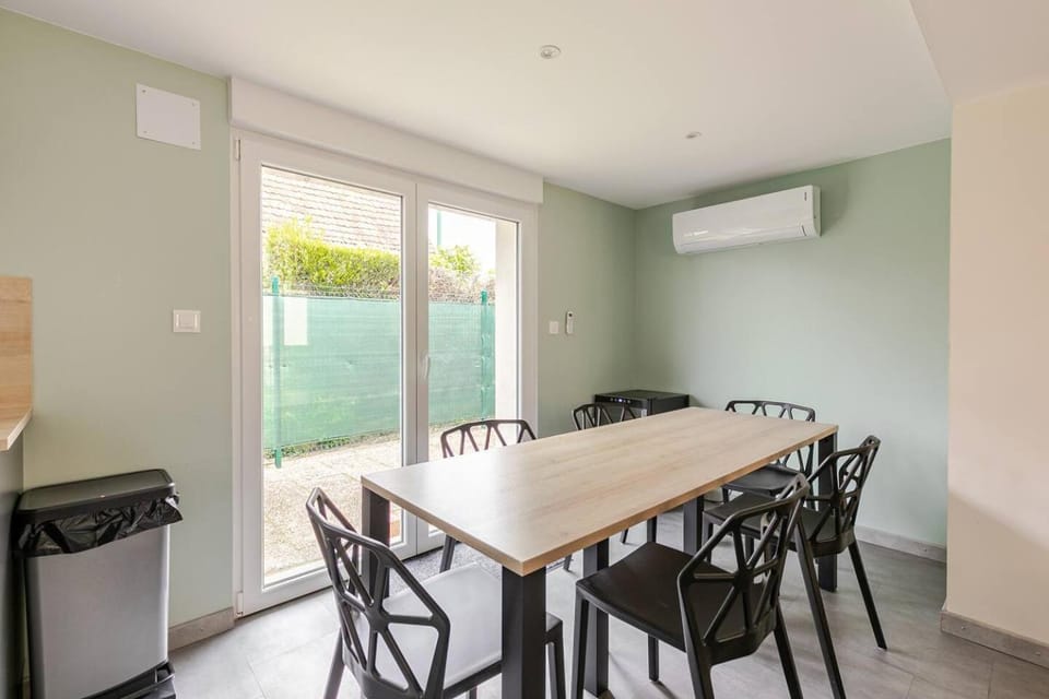 Dining area, air conditioner