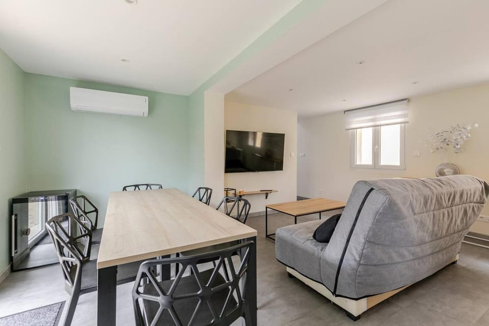 Dining area, air conditioner
