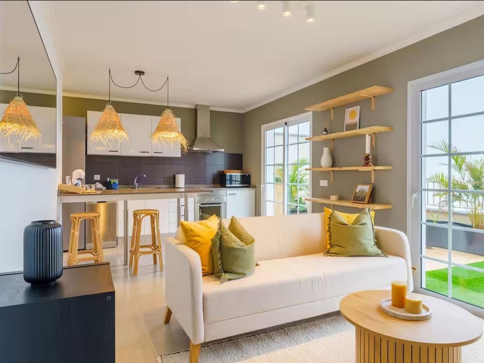 Kitchen or kitchenette, Living room