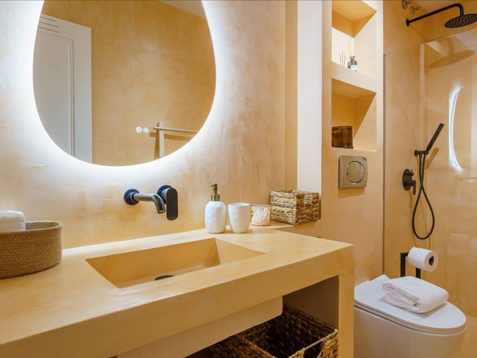 Shower, Toilet, Bathroom, towels