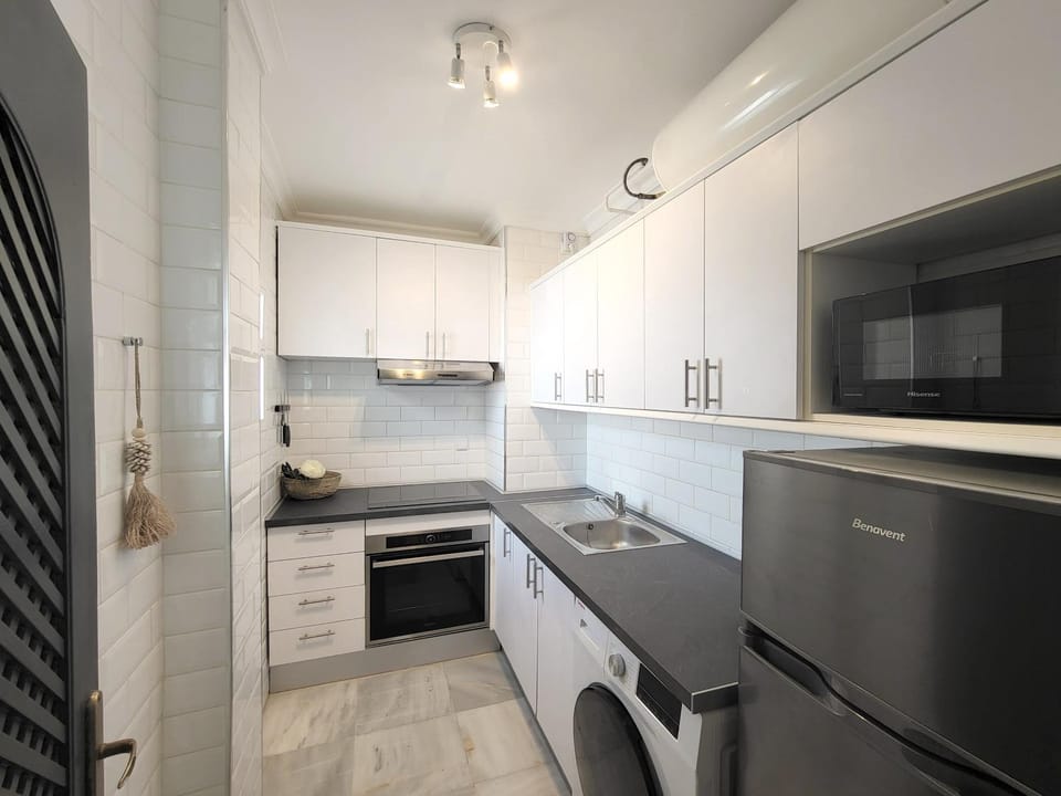 Kitchen or kitchenette, oven, stove