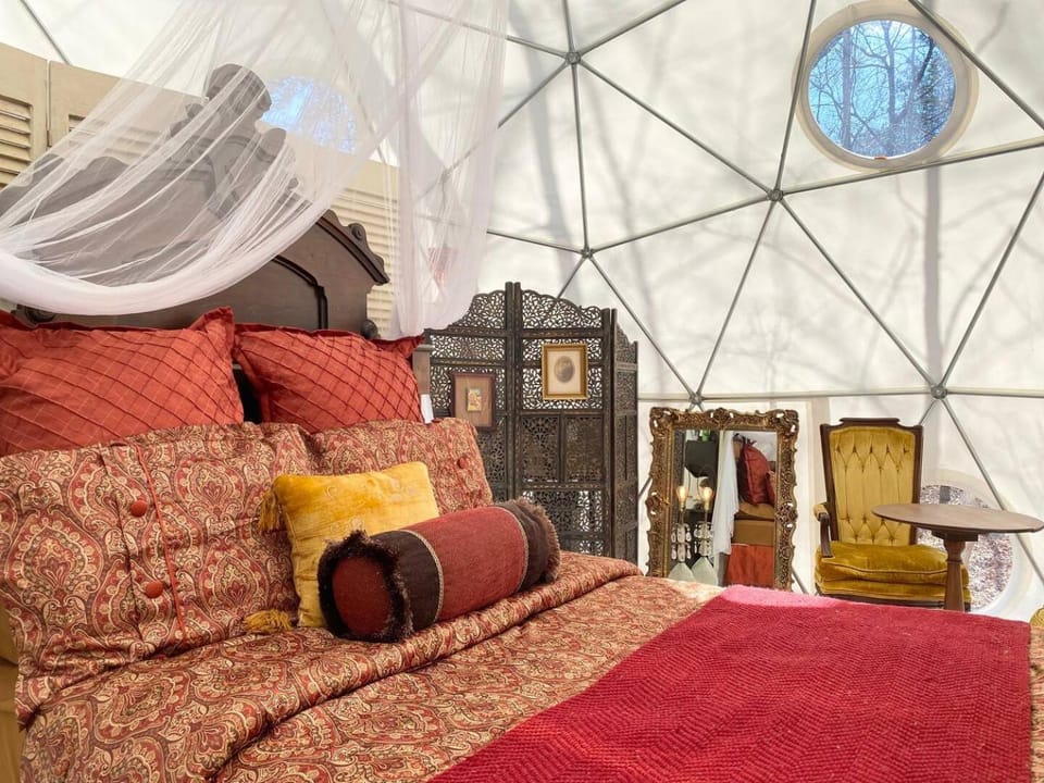 Forest Dome Near Lake Oconee Artistic Design Luxury tent in Lake Oconee
