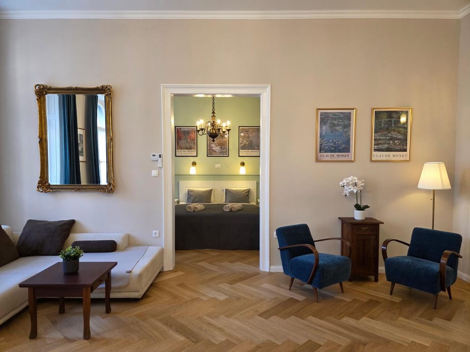 Living room, Seating area