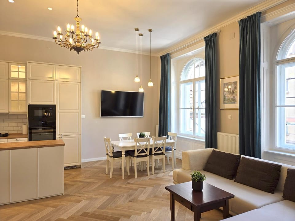 TV and multimedia, Living room, Dining area