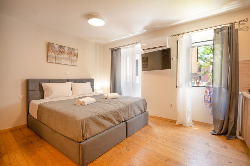 Bed, Photo of the whole room, Bedroom