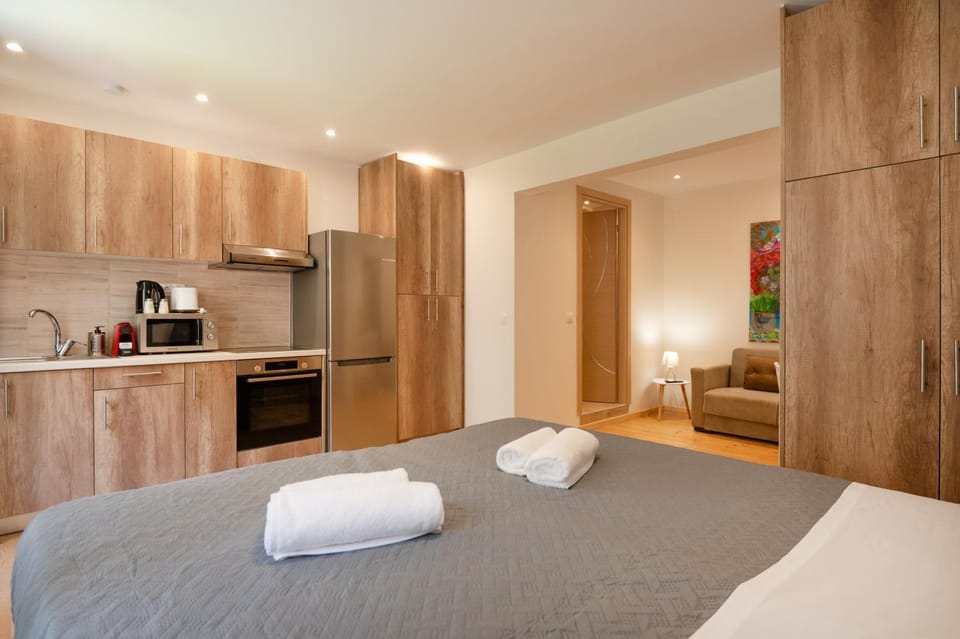 Bed, Kitchen or kitchenette, Photo of the whole room, Bedroom