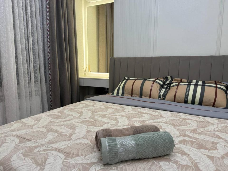 Bed, Bedroom, towels