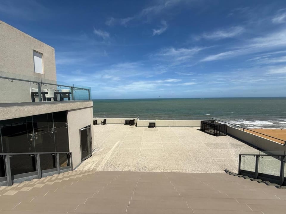 Ocean Breeze Negombo by Wavelet360 Apartment in Negombo