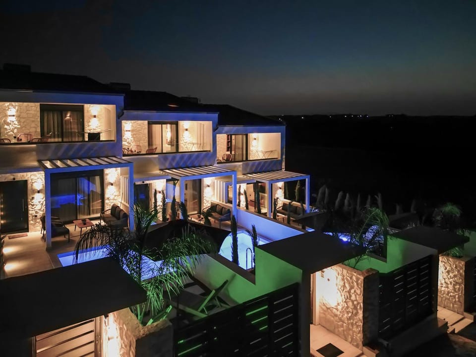 Property building, Facade/entrance, Garden, Swimming pool