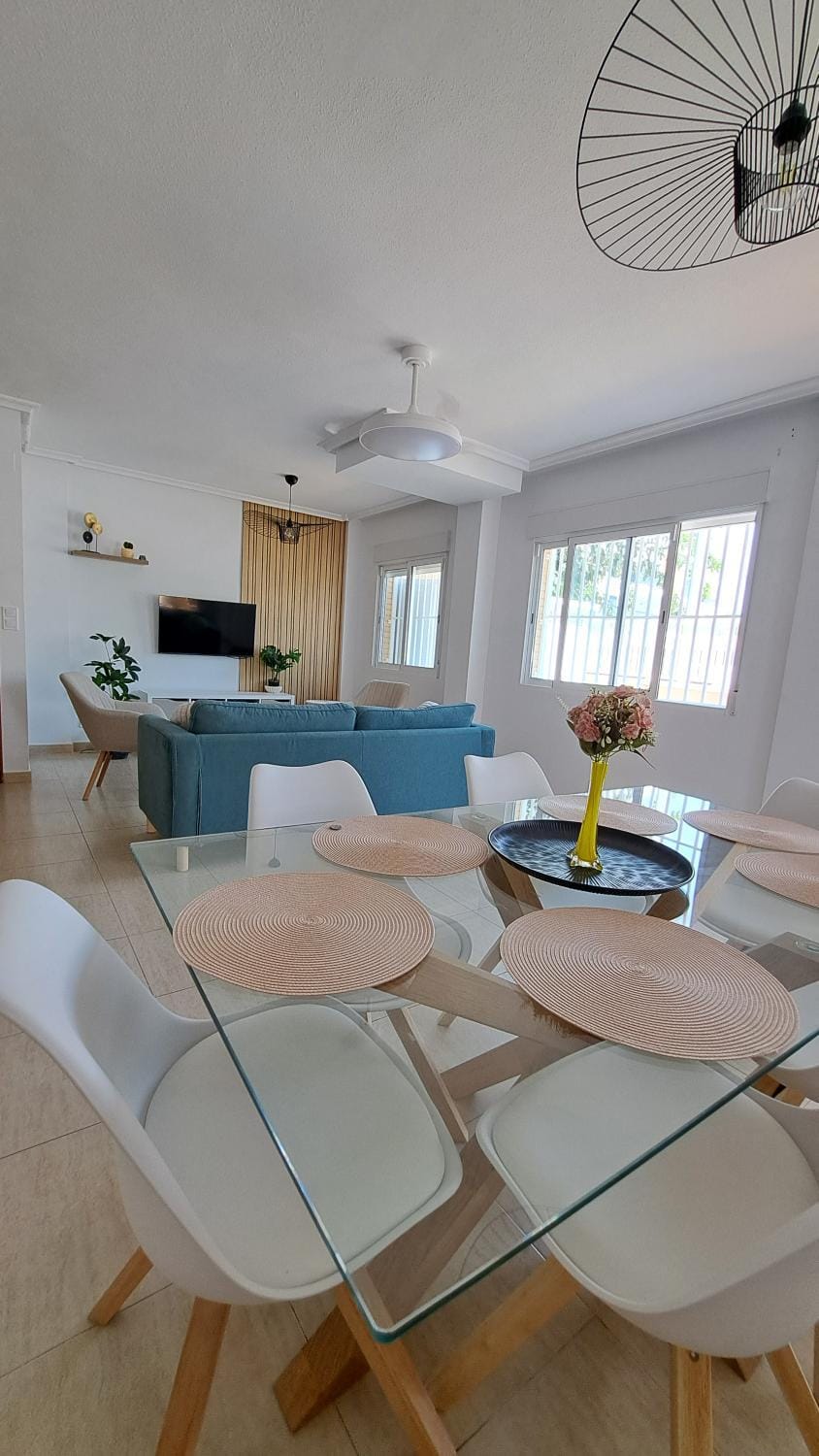 TV and multimedia, Living room, Seating area, Dining area, air conditioner
