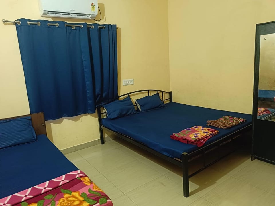 Bed, Photo of the whole room, Bedroom, air conditioner
