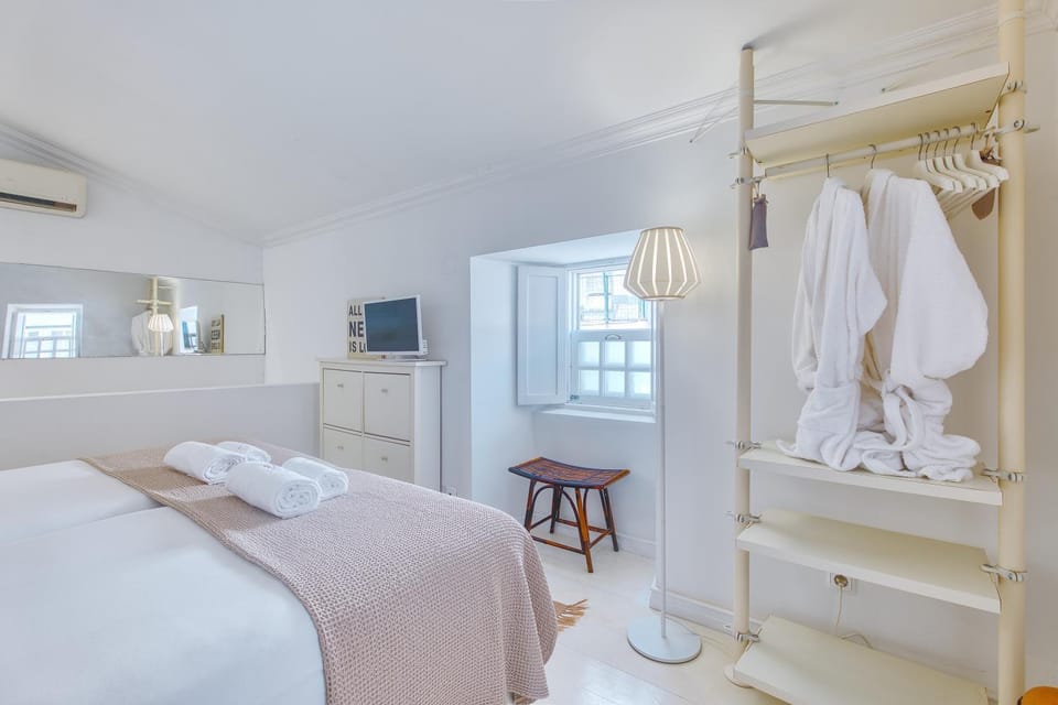 Bedroom, air conditioner