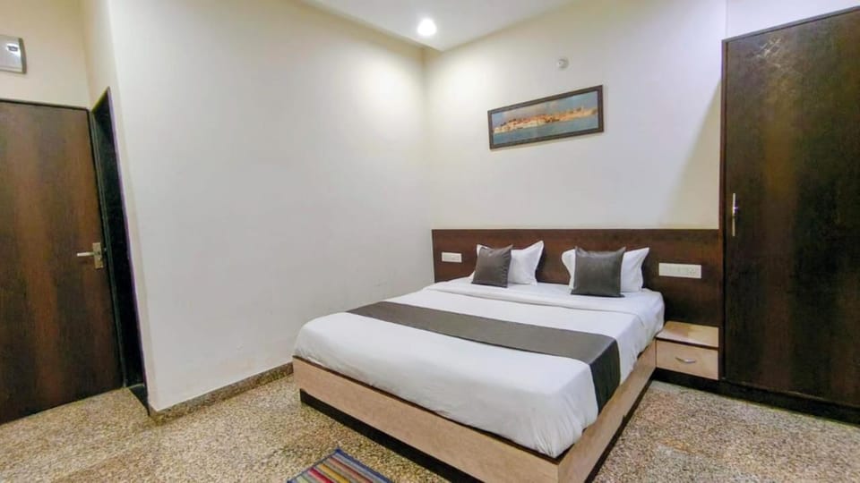 Bed, Bathroom, Photo of the whole room, Bedroom, room service, wardrobe