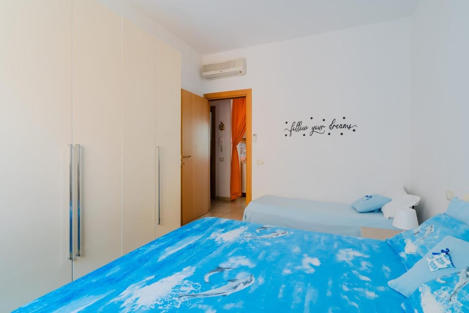 Bed, Photo of the whole room, Bedroom, air conditioner