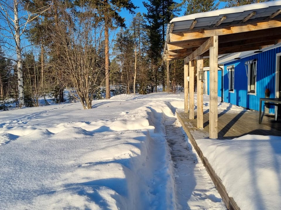 Property building, Day, Natural landscape, Winter, Balcony/Terrace